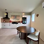 La Cahuete Maison Neuve, Borne Electrique, Terrain De Boules, Jardin Clos Prive Vakantiehuis